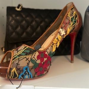 Christian Louboutin Peep Toe Shoes - Size 35.5 - NEW